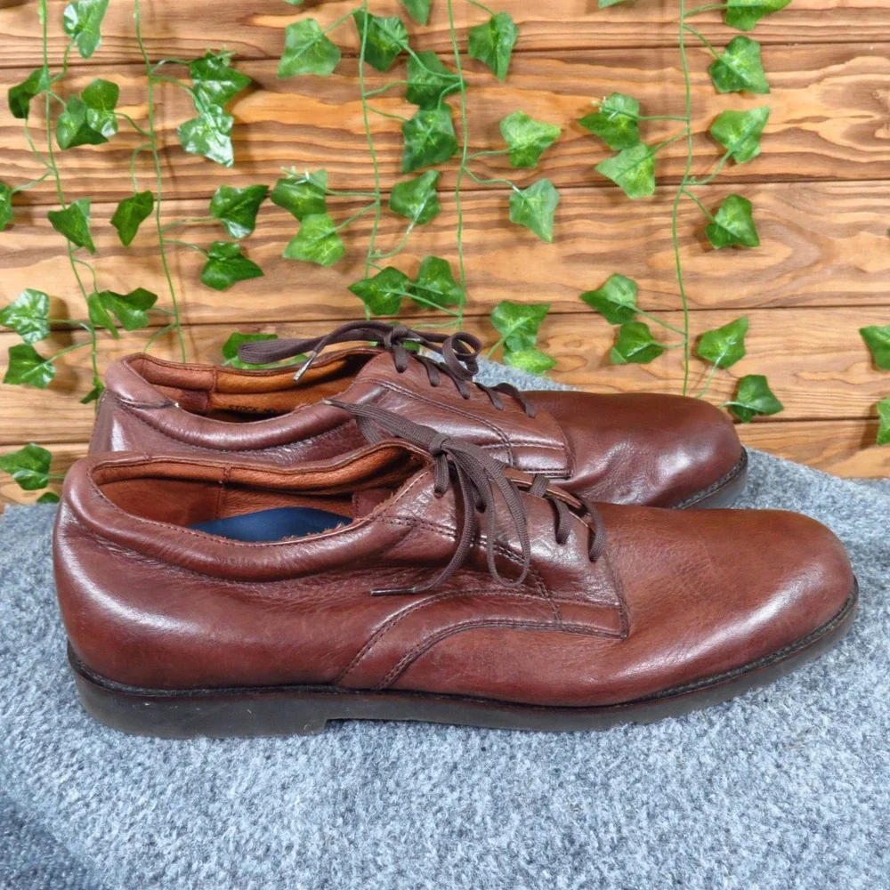 Dockers lace up